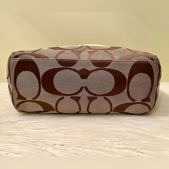 Coach Signature Print Rainbow Legacy Stripe Shoulder Bag - Picture 3 of 8